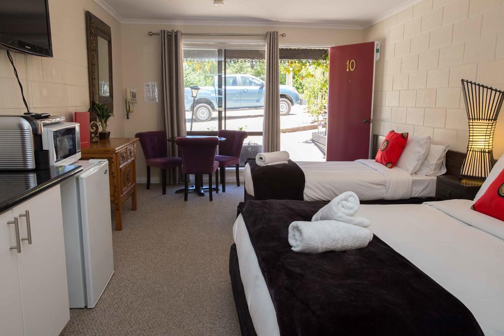 Beechworth On Bridge Motel Room photo